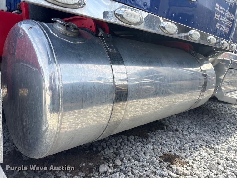 image for item YA2623 2022 Peterbilt 389 semi truck