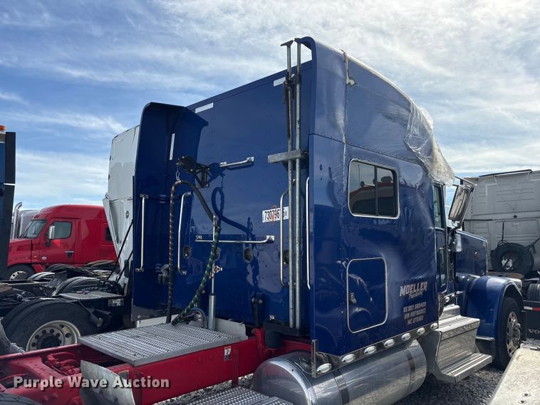 image for item YA2623 2022 Peterbilt 389 semi truck