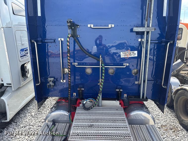image for item YA2623 2022 Peterbilt 389 semi truck
