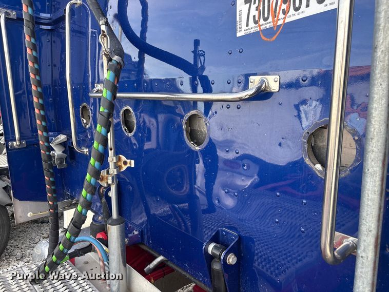 image for item YA2623 2022 Peterbilt 389 semi truck