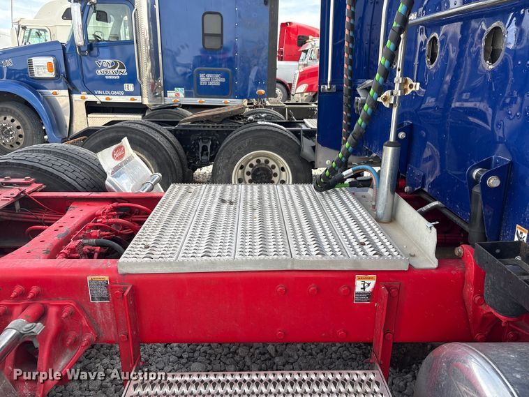 image for item YA2623 2022 Peterbilt 389 semi truck