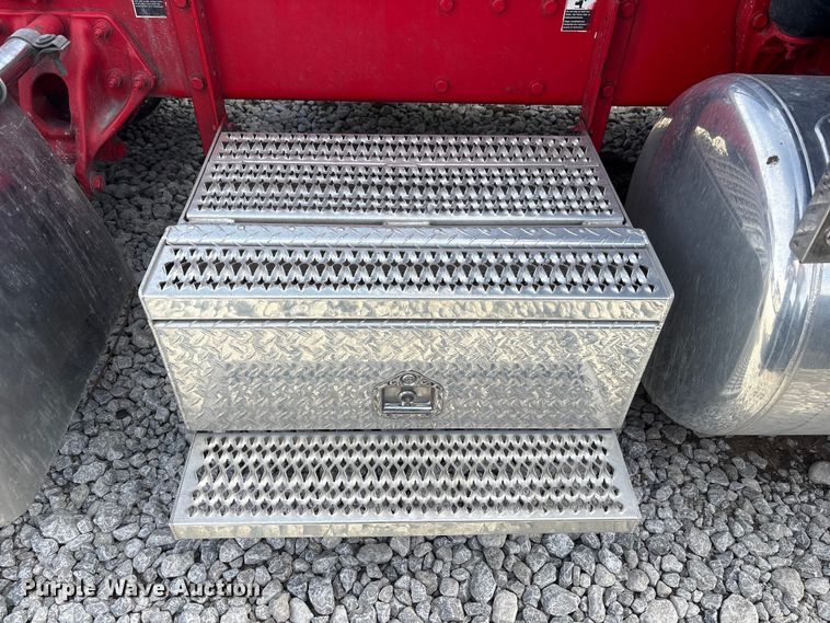 image for item YA2623 2022 Peterbilt 389 semi truck