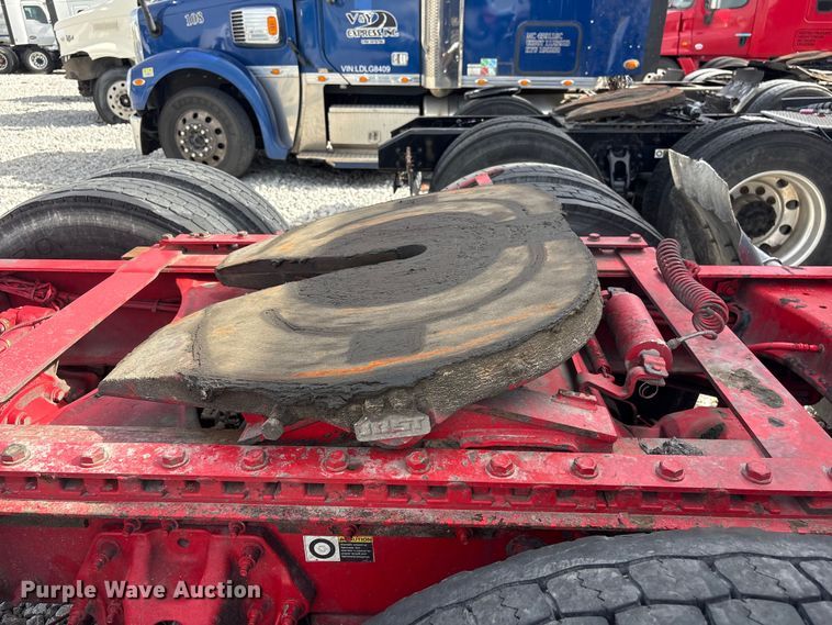 image for item YA2623 2022 Peterbilt 389 semi truck