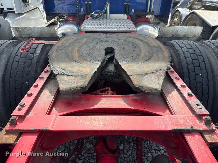 image for item YA2623 2022 Peterbilt 389 semi truck