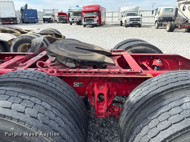 image for item YA2623 2022 Peterbilt 389 semi truck