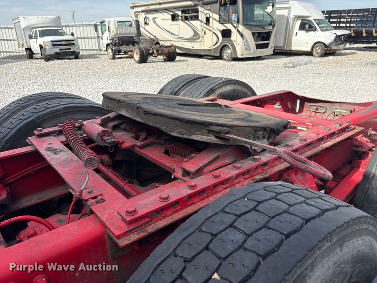 image for item YA2623 2022 Peterbilt 389 semi truck