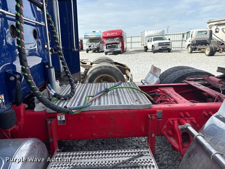 image for item YA2623 2022 Peterbilt 389 semi truck