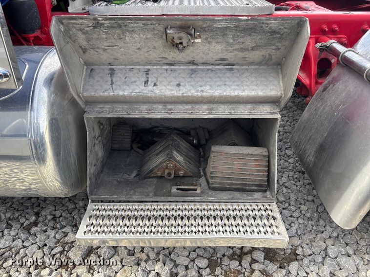 image for item YA2623 2022 Peterbilt 389 semi truck