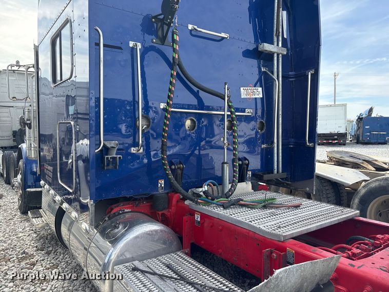 image for item YA2623 2022 Peterbilt 389 semi truck