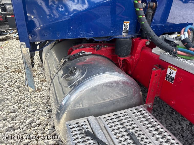 image for item YA2623 2022 Peterbilt 389 semi truck