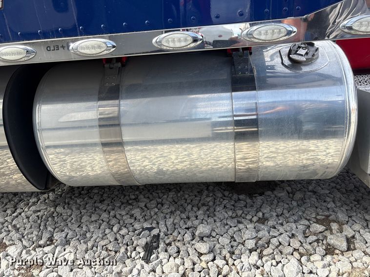 image for item YA2623 2022 Peterbilt 389 semi truck