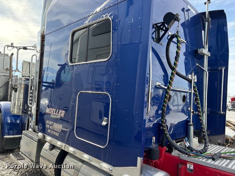 image for item YA2623 2022 Peterbilt 389 semi truck