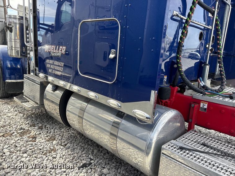 image for item YA2623 2022 Peterbilt 389 semi truck