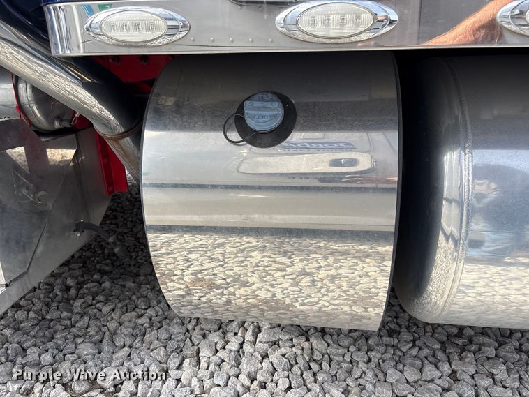 image for item YA2623 2022 Peterbilt 389 semi truck