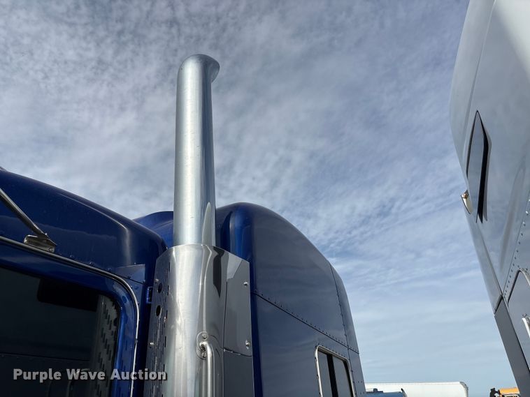 image for item YA2623 2022 Peterbilt 389 semi truck