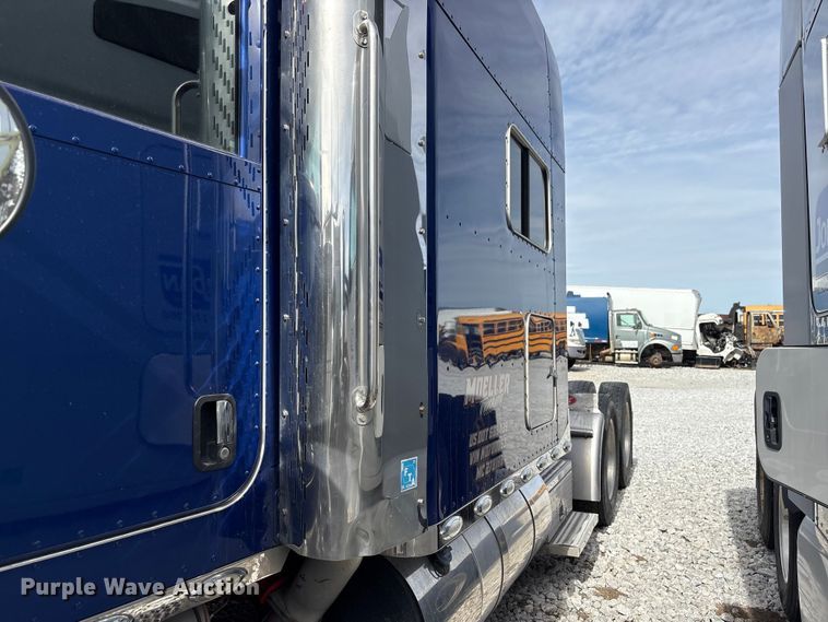 image for item YA2623 2022 Peterbilt 389 semi truck