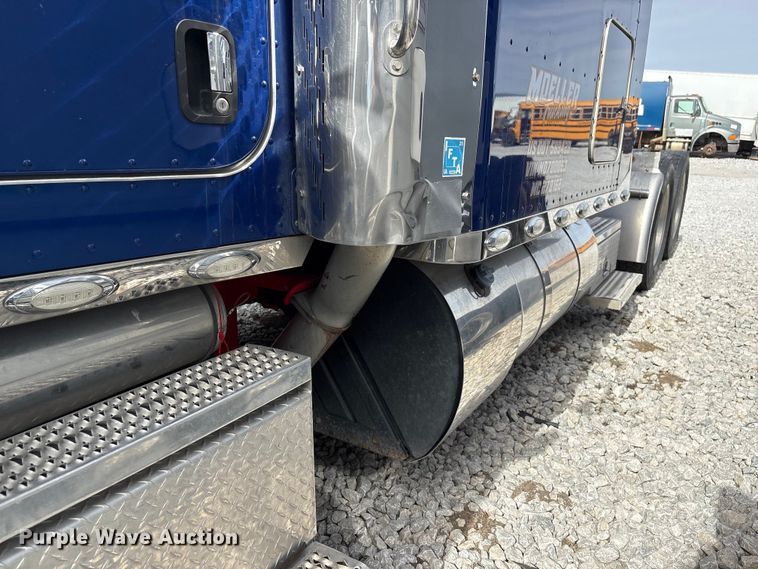 image for item YA2623 2022 Peterbilt 389 semi truck