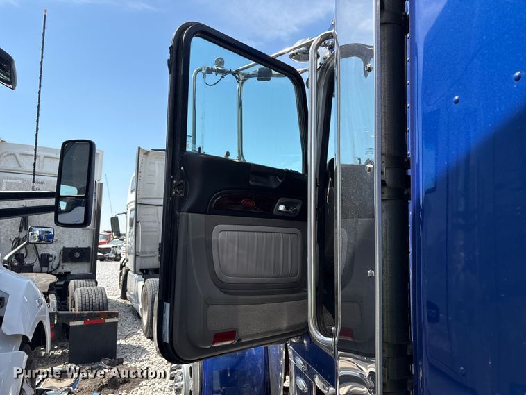 image for item YA2623 2022 Peterbilt 389 semi truck