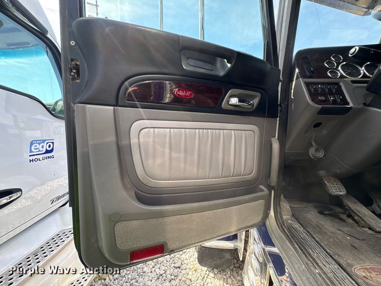 image for item YA2623 2022 Peterbilt 389 semi truck