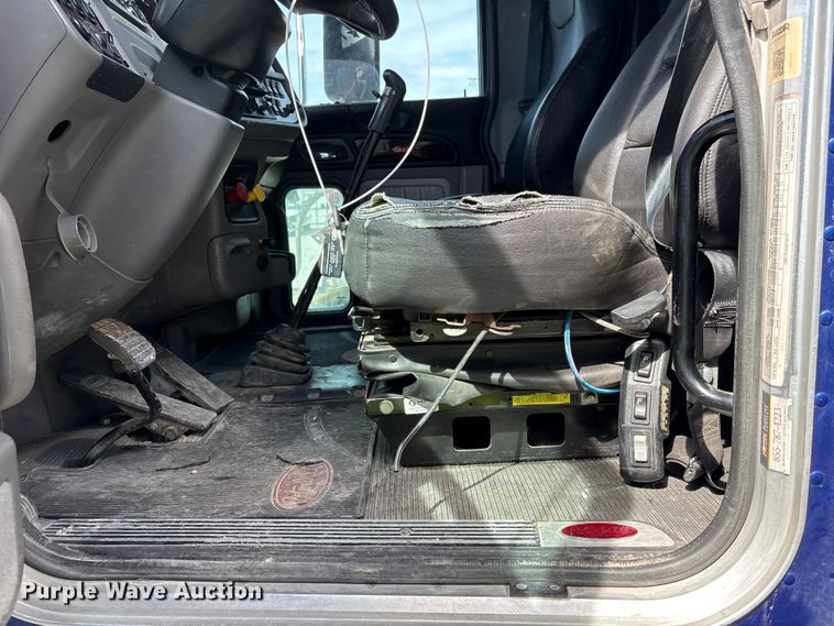 image for item YA2623 2022 Peterbilt 389 semi truck