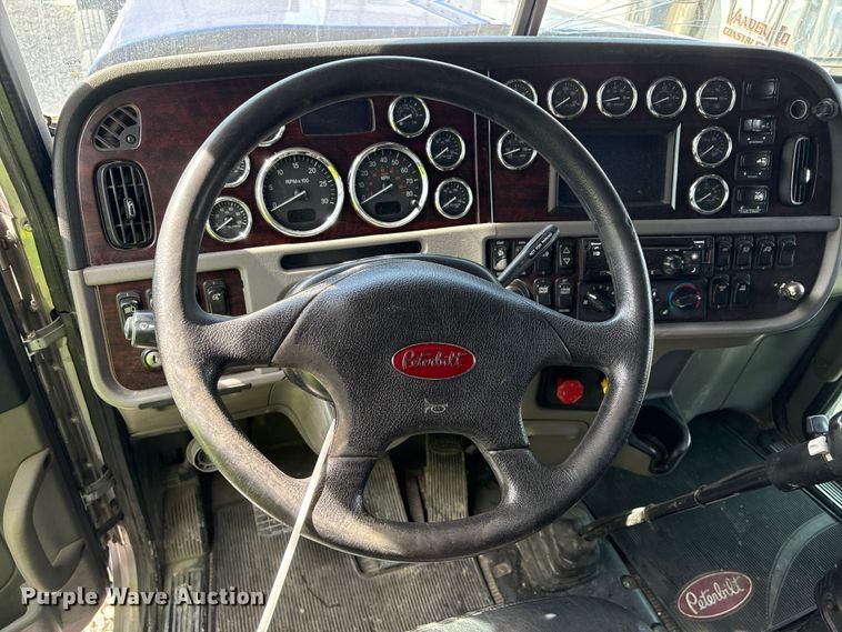 image for item YA2623 2022 Peterbilt 389 semi truck