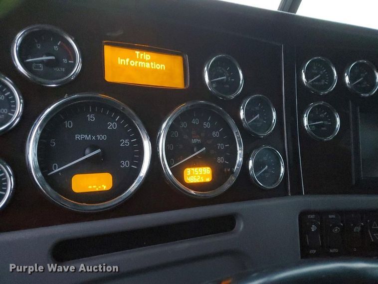 image for item YA2623 2022 Peterbilt 389 semi truck