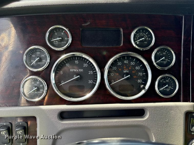 image for item YA2623 2022 Peterbilt 389 semi truck