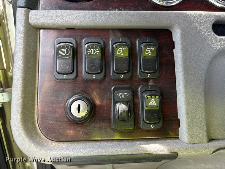 image for item YA2623 2022 Peterbilt 389 semi truck