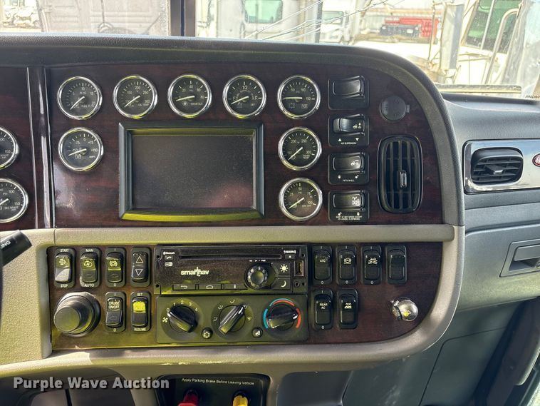 image for item YA2623 2022 Peterbilt 389 semi truck