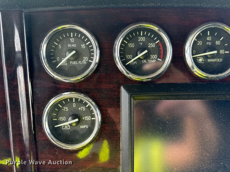 image for item YA2623 2022 Peterbilt 389 semi truck