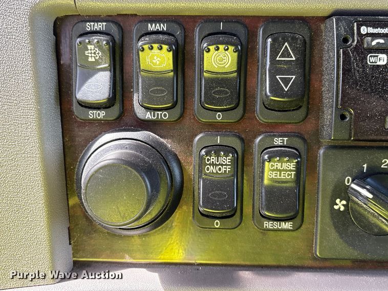 image for item YA2623 2022 Peterbilt 389 semi truck