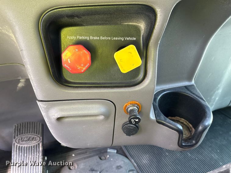 image for item YA2623 2022 Peterbilt 389 semi truck