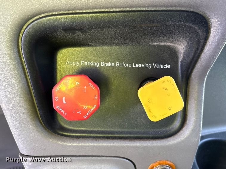 image for item YA2623 2022 Peterbilt 389 semi truck