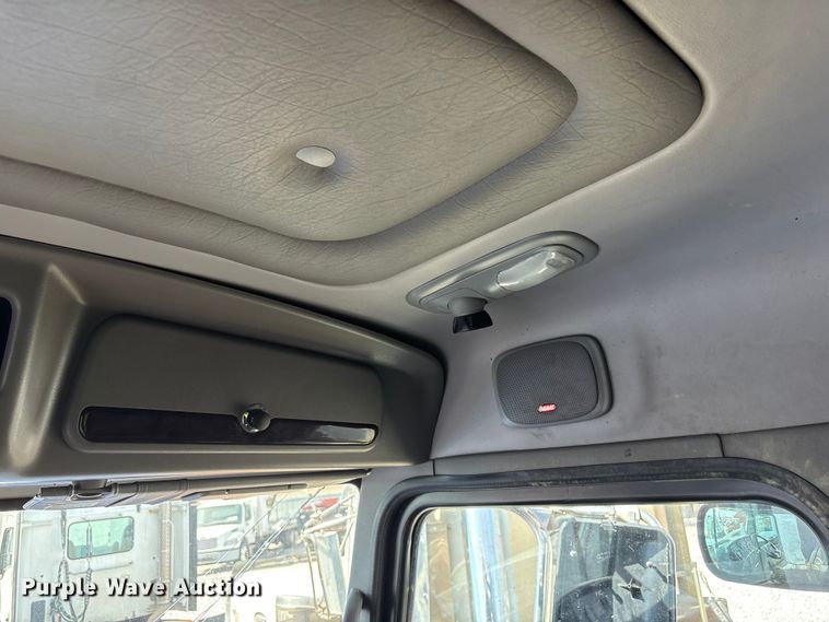 image for item YA2623 2022 Peterbilt 389 semi truck