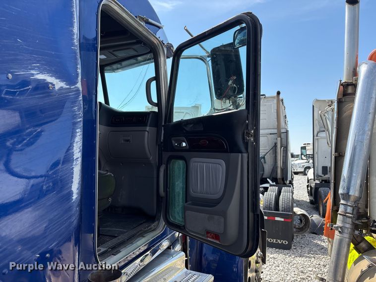 image for item YA2623 2022 Peterbilt 389 semi truck