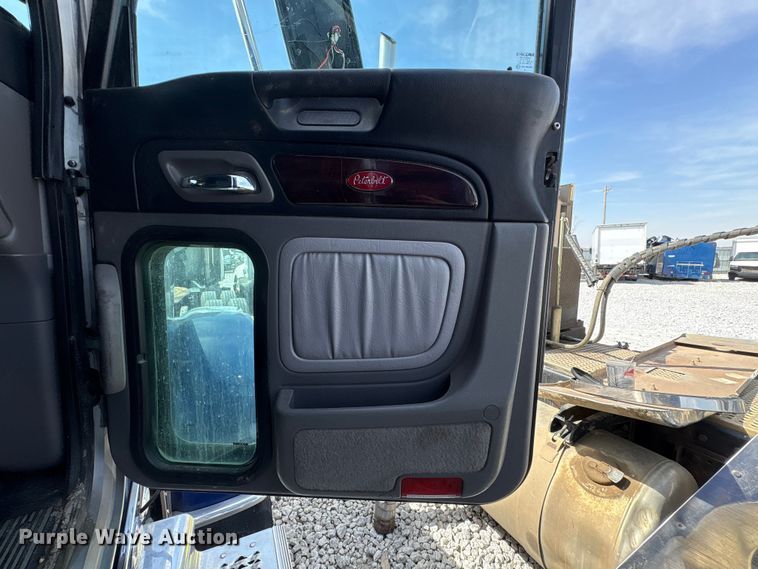 image for item YA2623 2022 Peterbilt 389 semi truck