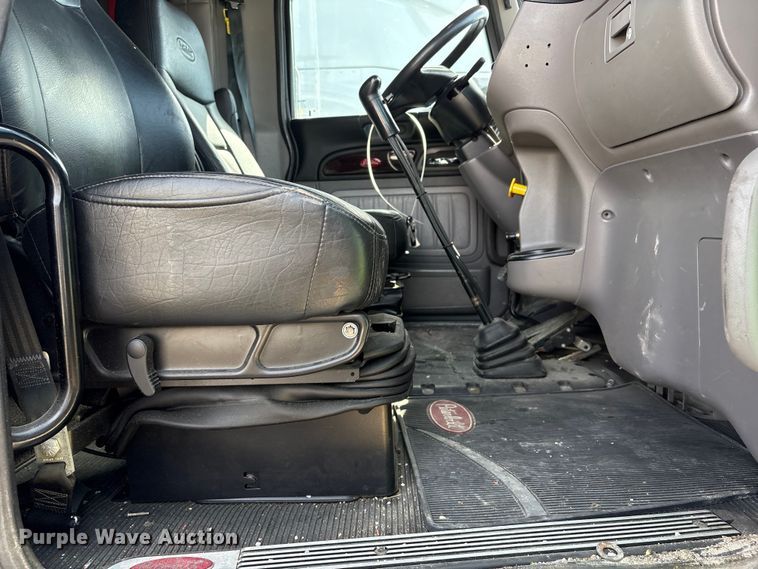 image for item YA2623 2022 Peterbilt 389 semi truck