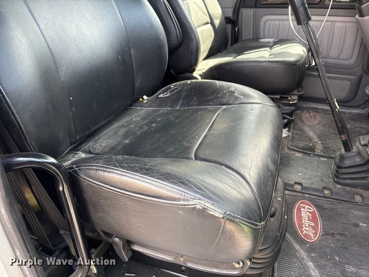 image for item YA2623 2022 Peterbilt 389 semi truck