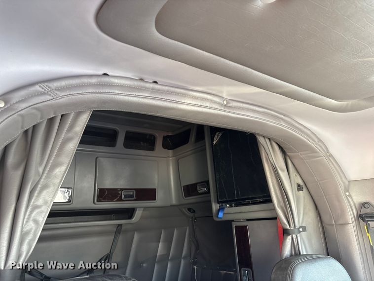 image for item YA2623 2022 Peterbilt 389 semi truck