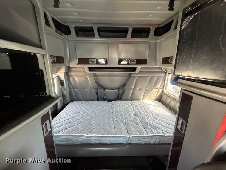 image for item YA2623 2022 Peterbilt 389 semi truck