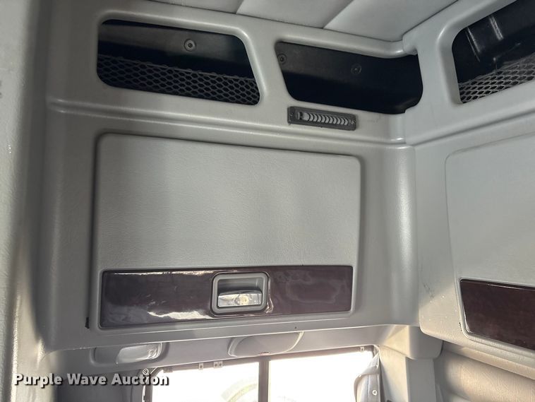 image for item YA2623 2022 Peterbilt 389 semi truck