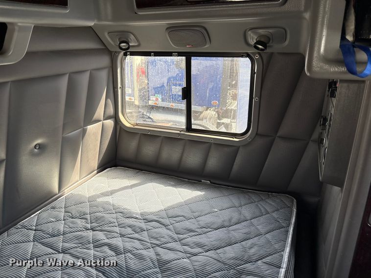 image for item YA2623 2022 Peterbilt 389 semi truck