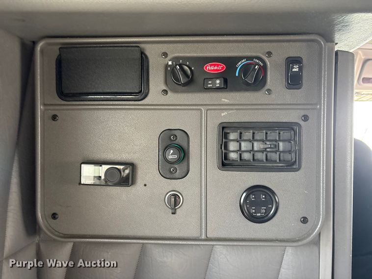 image for item YA2623 2022 Peterbilt 389 semi truck