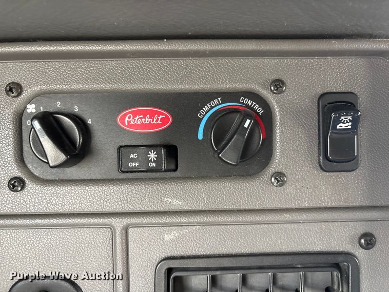 image for item YA2623 2022 Peterbilt 389 semi truck