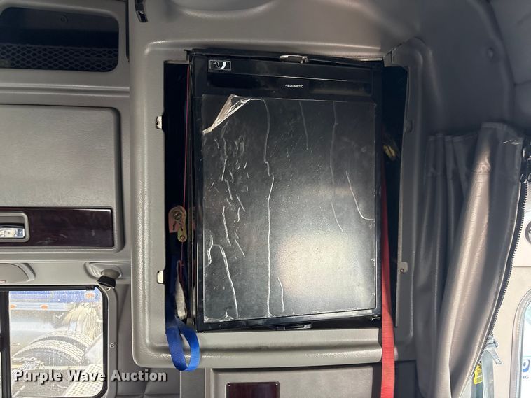 image for item YA2623 2022 Peterbilt 389 semi truck