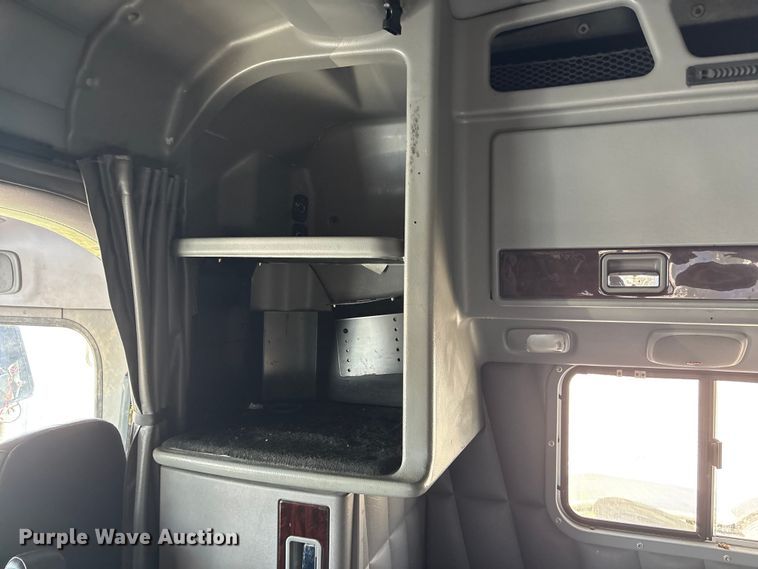 image for item YA2623 2022 Peterbilt 389 semi truck