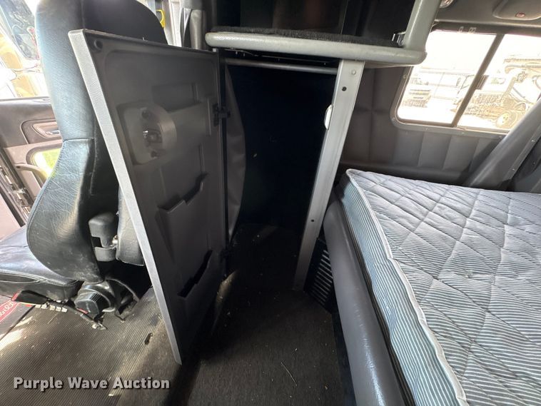 image for item YA2623 2022 Peterbilt 389 semi truck