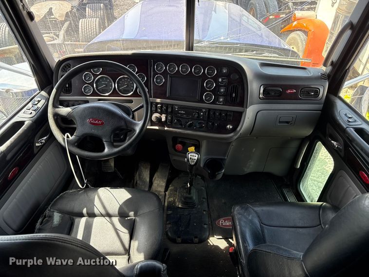 image for item YA2623 2022 Peterbilt 389 semi truck