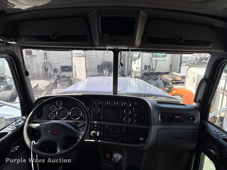 image for item YA2623 2022 Peterbilt 389 semi truck