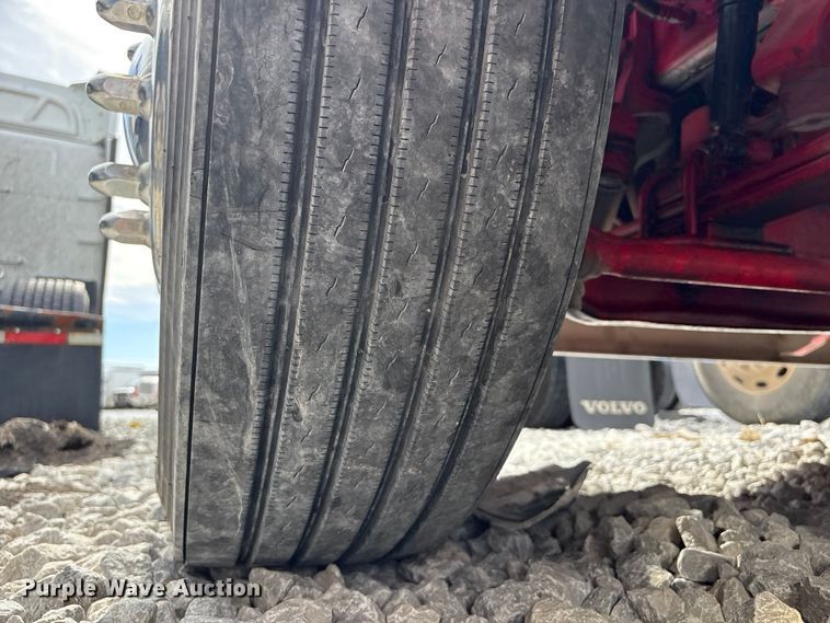 image for item YA2623 2022 Peterbilt 389 semi truck